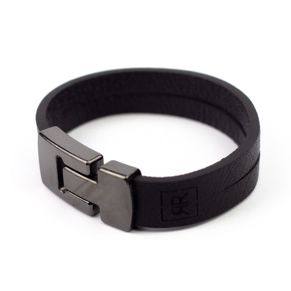 Black skin bracelet with metal magnet fittings